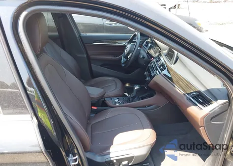 2017 BMW X1 xDrive28I z USA, uszkodzony, nr VIN WBXHT3Z3XH4A55638